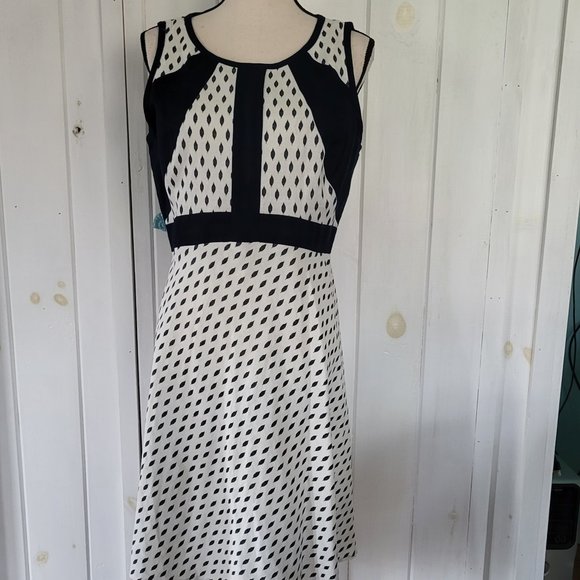 Ivanka Trump Dresses & Skirts - Ivanka Trump Linen Blend Fit and Flare Dress Size 12